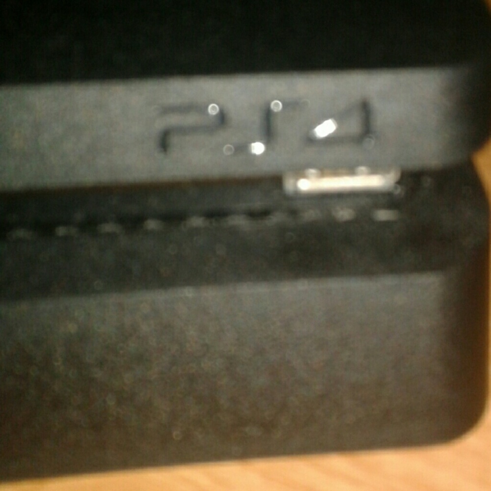 PS4 - Picture 3 of 4